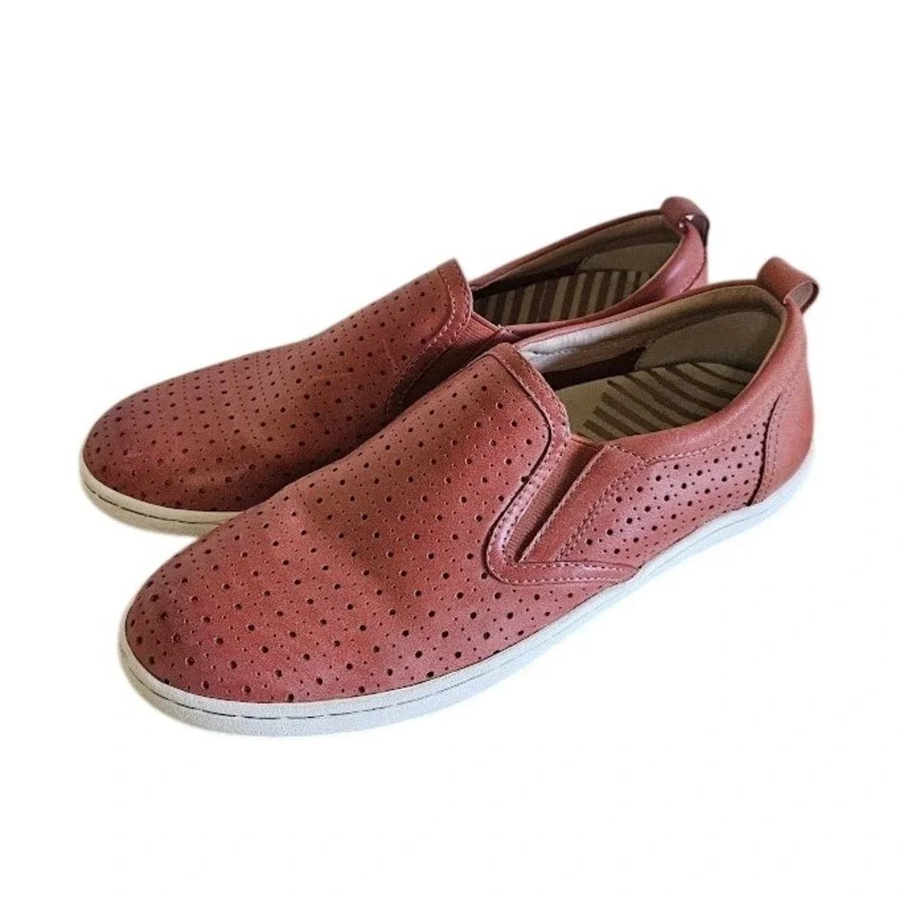 Taos Womens Court Slip On Shoes Red Leather Perforated Sneakers Size 9